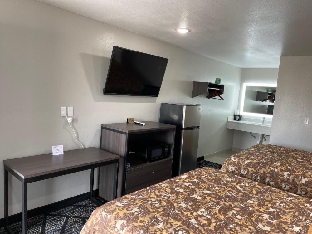Queen Room with Two Queen Beds interior